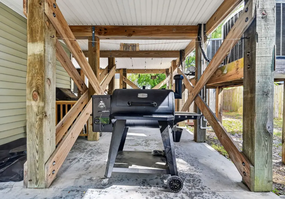 Outdoor grill area beneath Tuna Luna in Carolina Beach