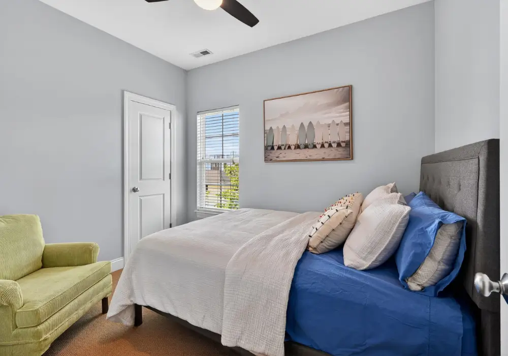 Queen guest bedroom with coastal decor at Tuna Luna