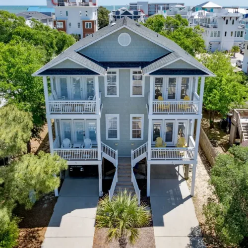 Exterior of Tuna Luna townhouse in Carolina Beach, North Carolina